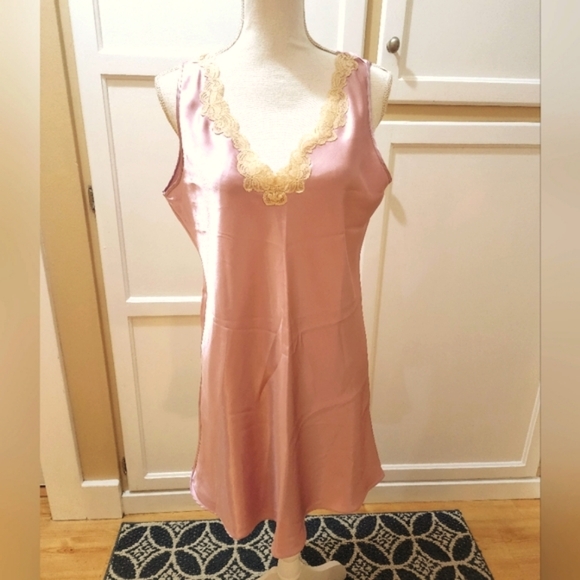 Nine & Co. Other - Nine & Company Women's Sleeveless Lace V-neck Nightgown